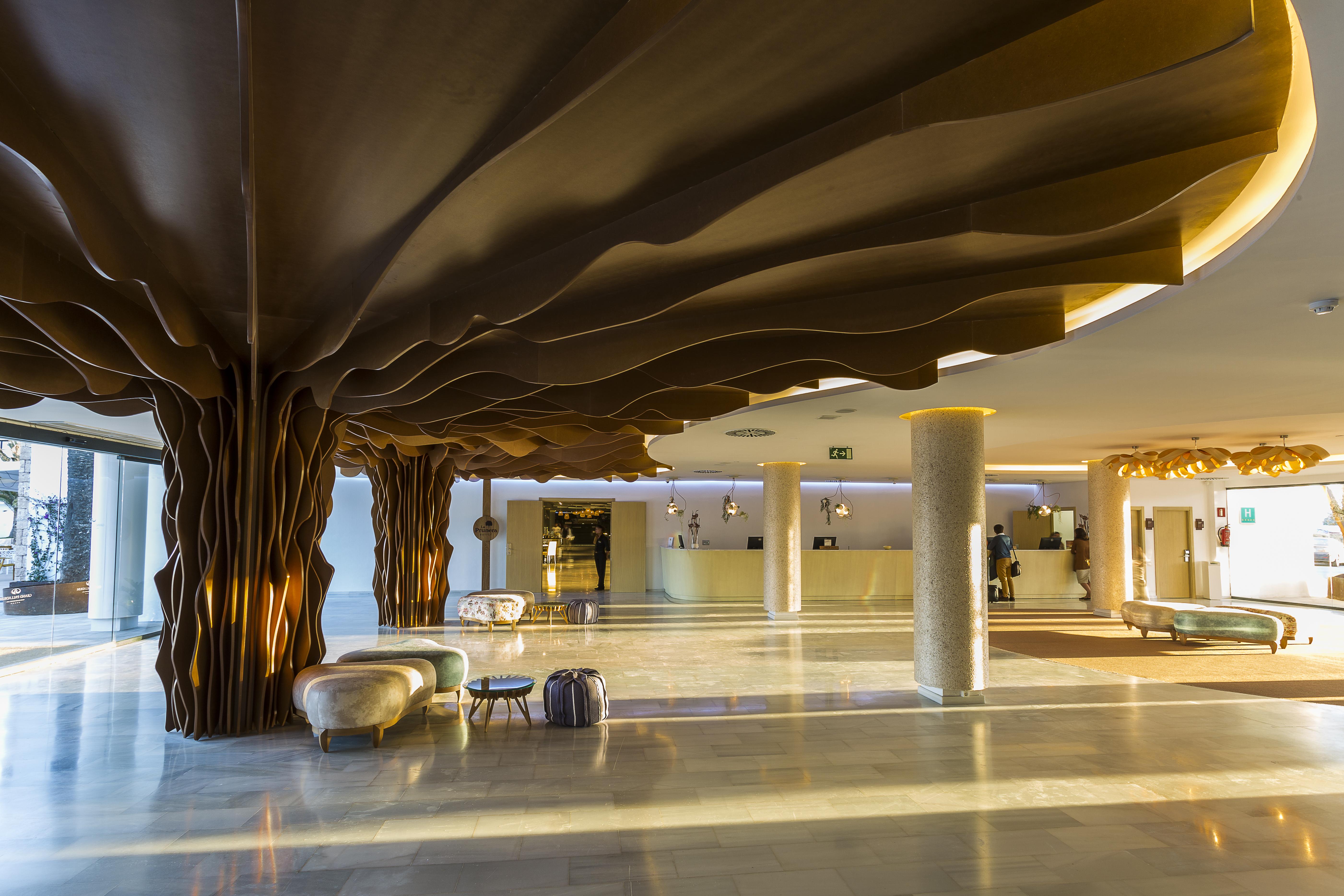 แกรนด์ พัลลาเดียม ไวท์ ไอส์แลนด์ Hotel ปลายาเดนบอสซา ภายนอก รูปภาพ